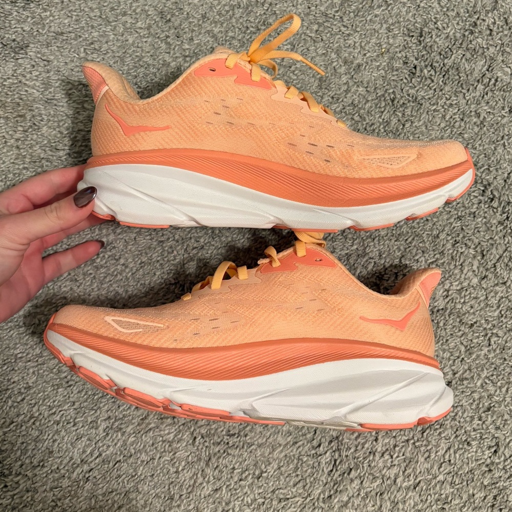 Hoka Clifton 9 size 8